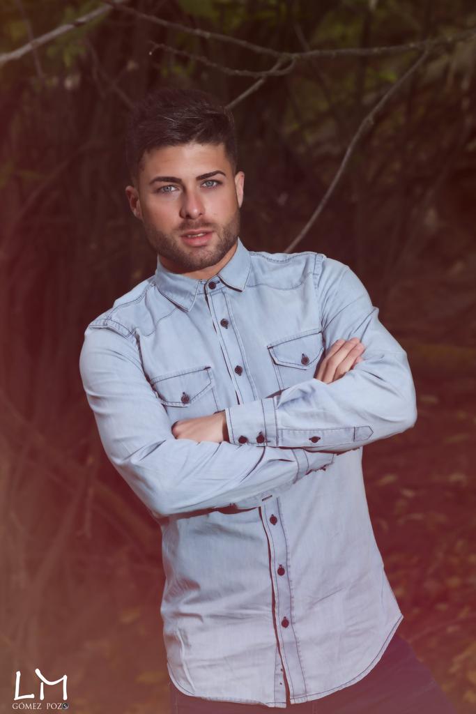 Vicenmmor's tweet photo. Esta noche os espero a todos en una nueva entrega de @qqccmh A ve la q liamos en sevilla!! En cá @RosaSandQQCCMH4 http://t.co/r5BE2boj9q