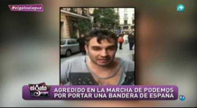 FuerzasDelOrden's tweet photo. Manifestantes d Podemos le pegan una paliza y le arrancan la ropa x llevar la Bandera d España
http://t.co/5iaqGP2DxC http://t.co/0fisSWzIDk
