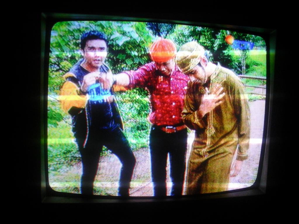 Temanubur2bogor's tweet photo. Cintaku blaem blaem @bobbymaulana @alditaher_indo #ucupnirin http://t.co/xZ0Ugnifqy