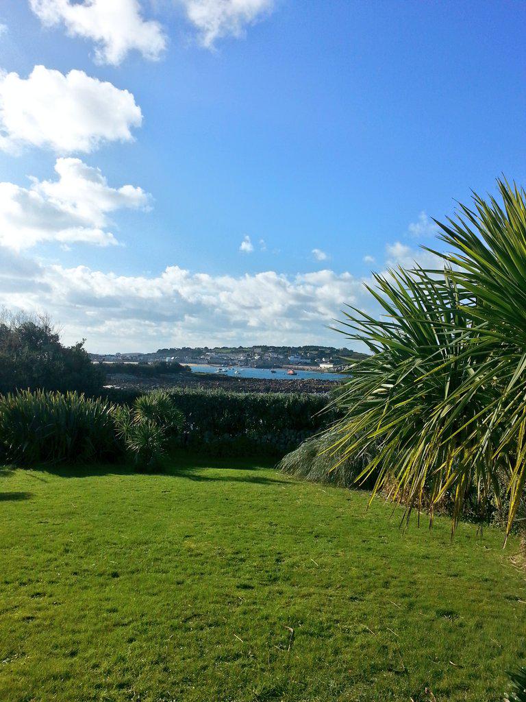 A_OConnor83's tweet photo. My view for the day and being paid for it. #Scilly #RealTimeView #February2015 http://t.co/SFrAaK4bMZ