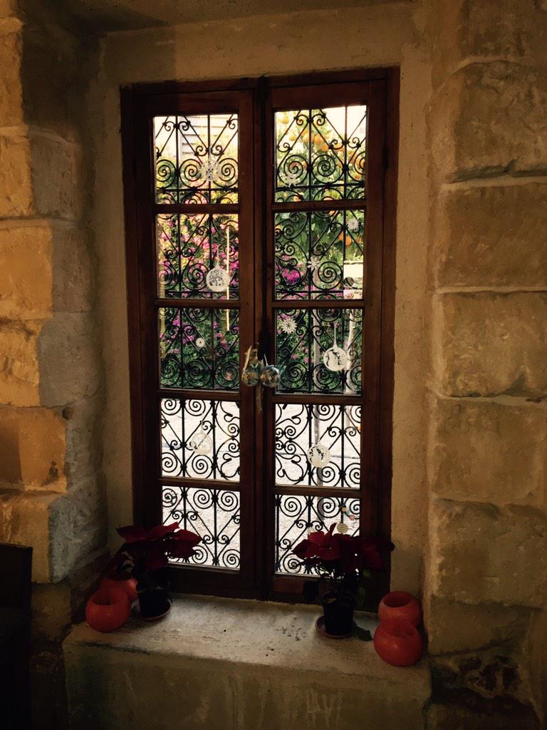 OliRestaurante's tweet photo. Tenemos las ventanas cerradas y la calefacción a tope!! Feliz olí tardes !! http://t.co/mAZQFf8OC9