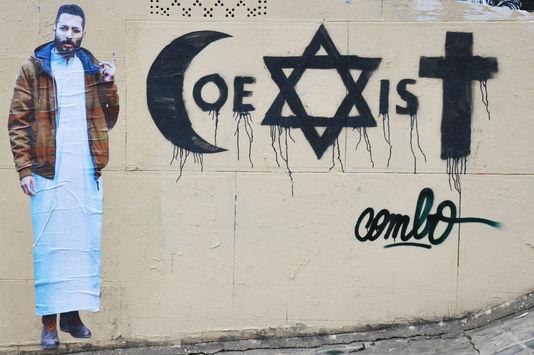 Le street artiste Combo agressé à Paris pour avoir refusé d'effacer une peinture lemonde.fr/arts/article/2…