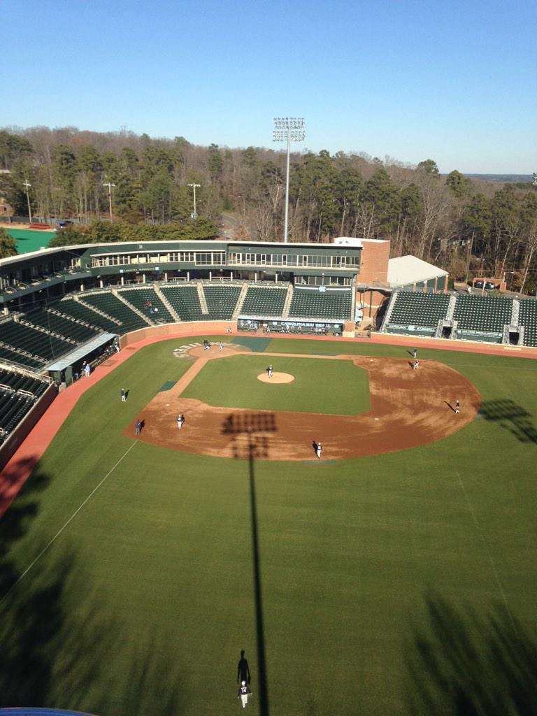 andrewbcreech's tweet photo. @DiamondHeels practicing hard on a pretty Tuesday http://t.co/KR6JslKiBU