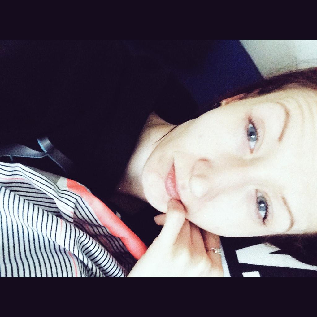 _ashleyydawnn's tweet photo. Eh.. #selfie #sharpieeyebrows #filterfilterfilter http://t.co/sbvRBwqgnx