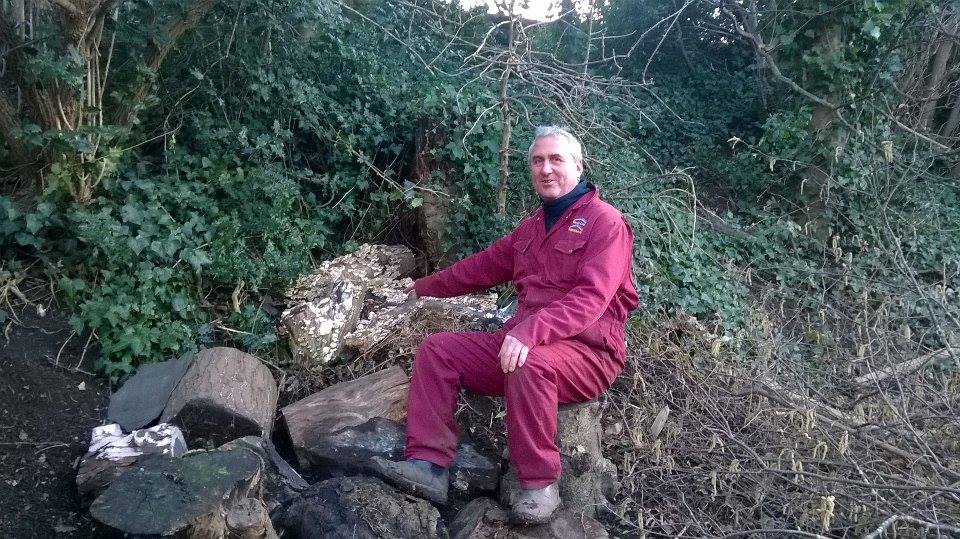 ExeterCVS's tweet photo. World's first #Episcopal #FungusGarden? @BictonCollege tutor Ben in the #BishopOfExeter's #GPGP2015 Learning Garden http://t.co/Ha8Qlvh77m