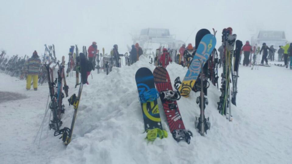 websierranevada's tweet photo. Paisaje blanco... y sigue nevando Previsión para mañana: http://t.co/YUbgErGztj #SensacionesdeAltura en #SierraNevada http://t.co/o3c2kBM9C0
