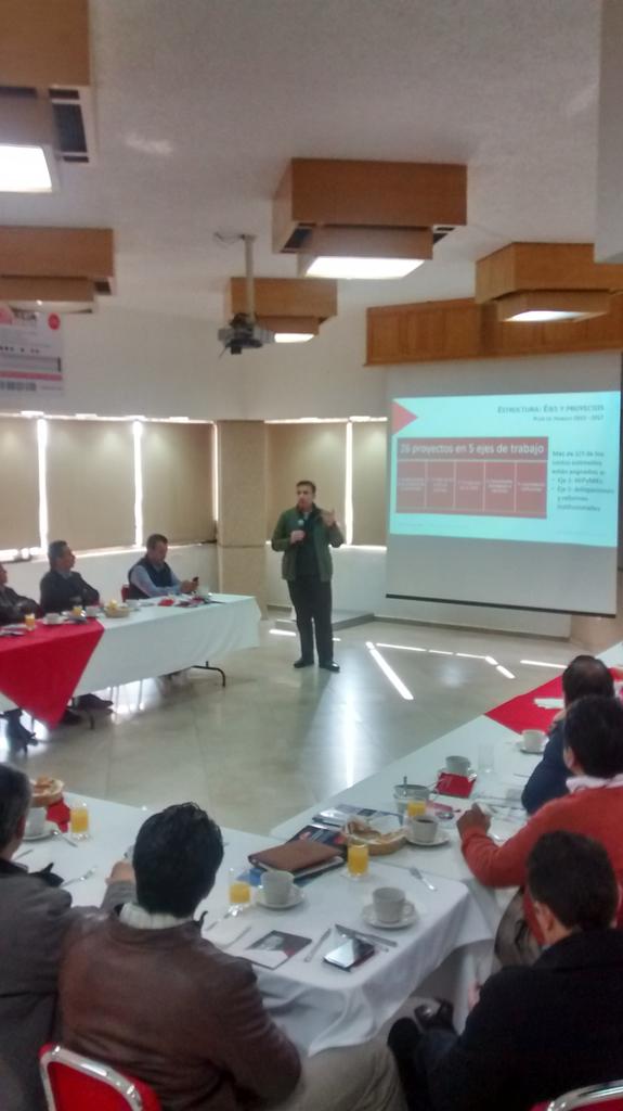 AlianzaMich's tweet photo. En san luis Potosí, el ing tuffy gaber se presenta como aspirante a la dirigencia nacional de CMIC. http://t.co/ymTE2a6nJU