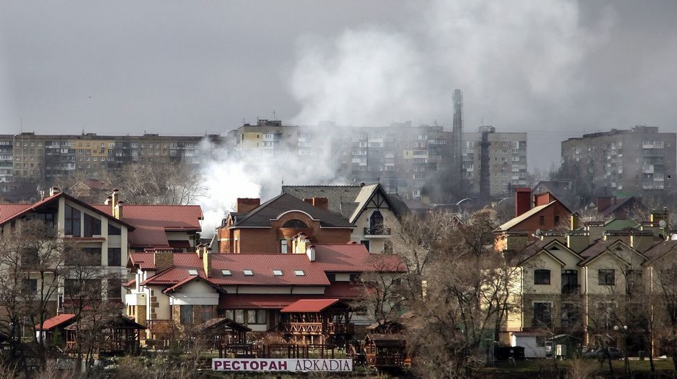 lavozdegalicia's tweet photo. Bombardean un hospital, un jardín de infancia y una clínica dental en Donetsk http://t.co/UVPyTJ2moc http://t.co/n1otVc80ME