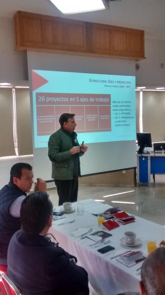 AlianzaMich's tweet photo. @LuisFelguerez En CMIC SLP, escuchando las propuestas de Tuffy Gaber, aspirante a la dirigencia nacional. http://t.co/BaqkB4YCwx