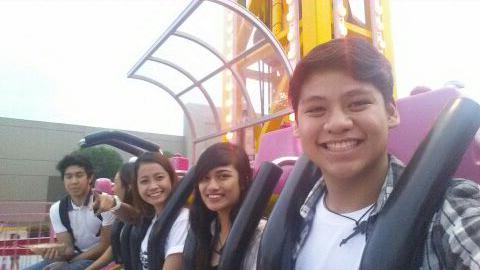 Icadlcrz's tweet photo. sorry @karengrospe di ka nakatingin. hahaha! #domtour group :) #magazine #featuredspot http://t.co/DRNrQQOb9i