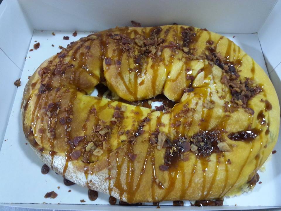 byBethRankin's tweet photo. #boudinkingcake is exactly as amazing as you'd think, and I'll tell you where to get one in tomorrow's @BmtEnterprise http://t.co/HYVeBn9r6p