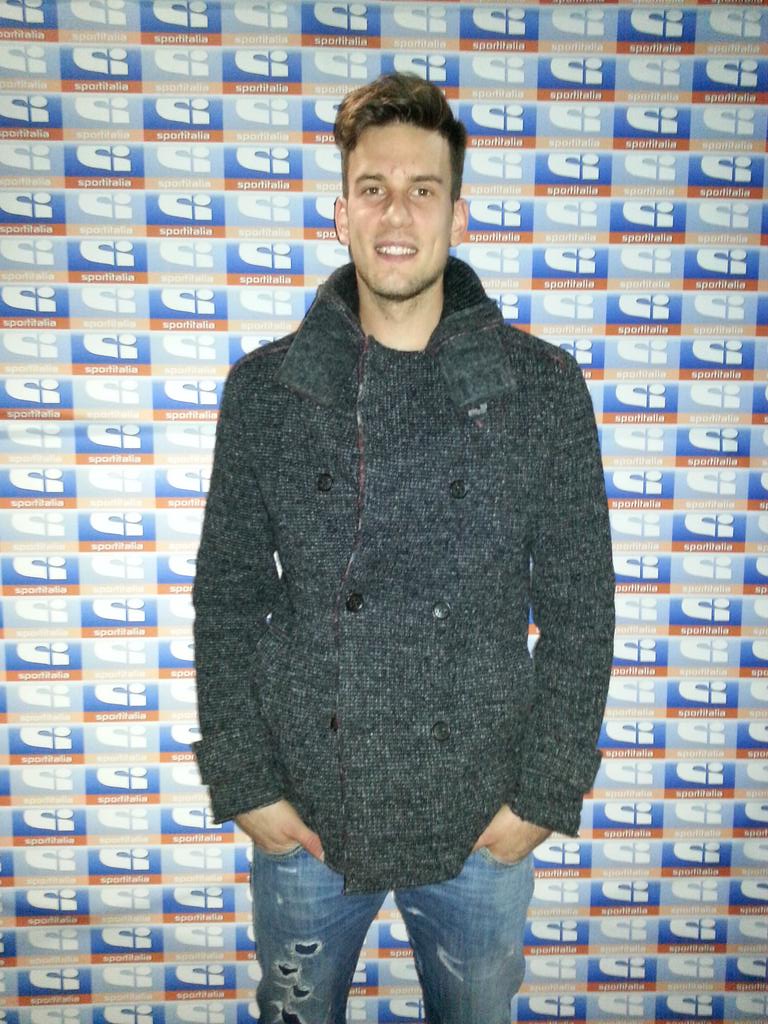 tvdellosport's tweet photo. Alle 23.00 @tozzoandrea, portiere del @NovaraChannel, vi aspetta a Calcio € Mercato! #calcioemercato http://t.co/VA258ObQME