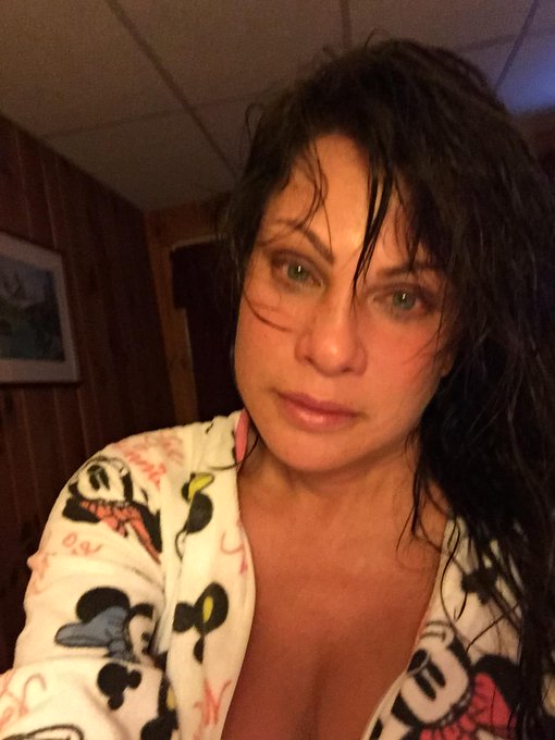 Last night after shower http://t.co/7iFvAY2hb4