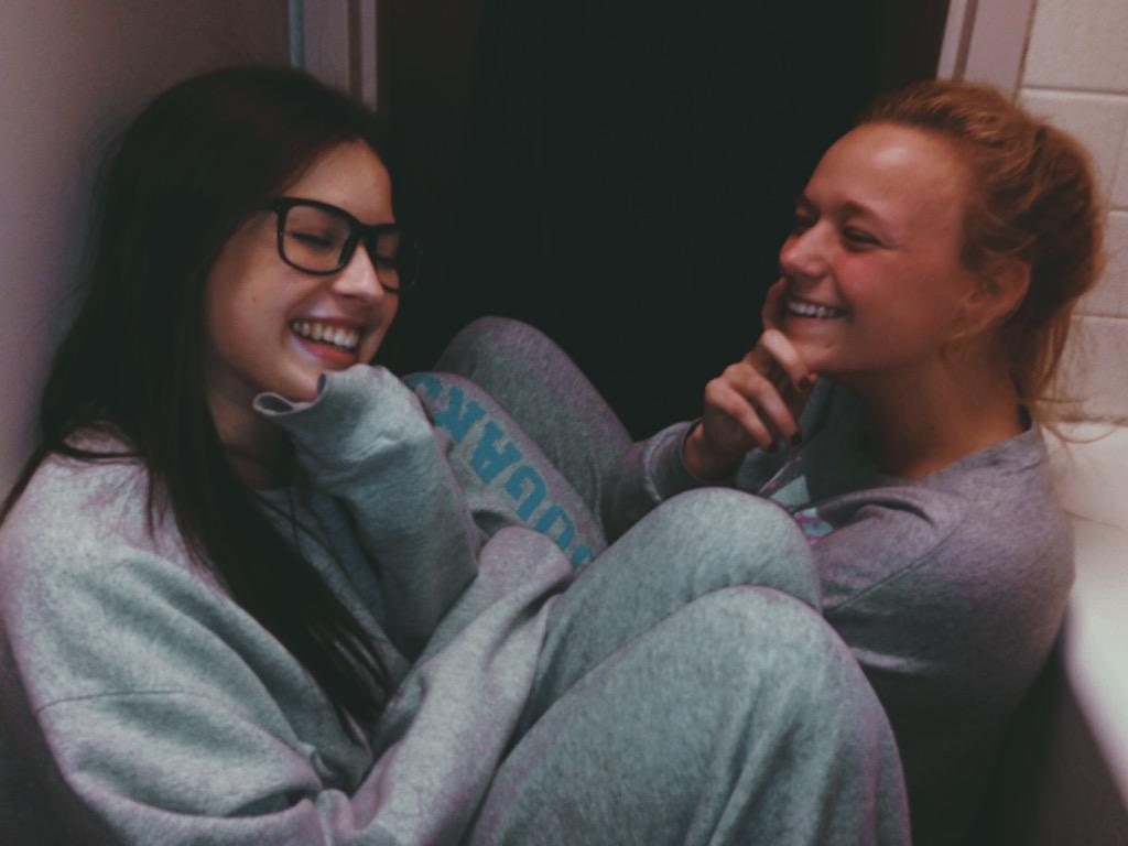 rachelknightt's tweet photo. pure happiness takin' silly pics with kels on the bathroom floor hehe #grayongray #comfyface #roomies http://t.co/YlUvTiHOs0