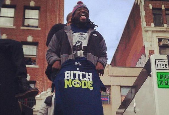 CauseWereGuys's tweet photo. Patriots Legarrette Blount has ZERO CHILL 😳 http://t.co/x0BU7aiiWk