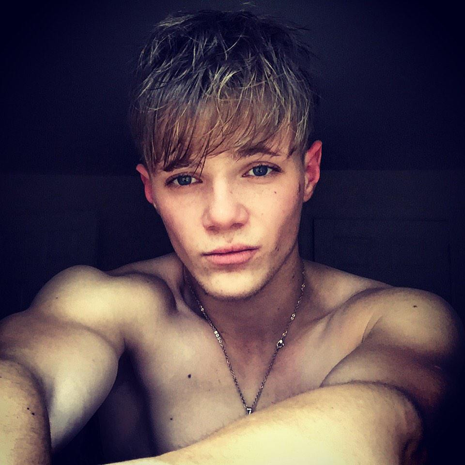 LewisChalmers3's tweet photo. 😛😛😛😛😛 http://t.co/LdW2Bf0rQW