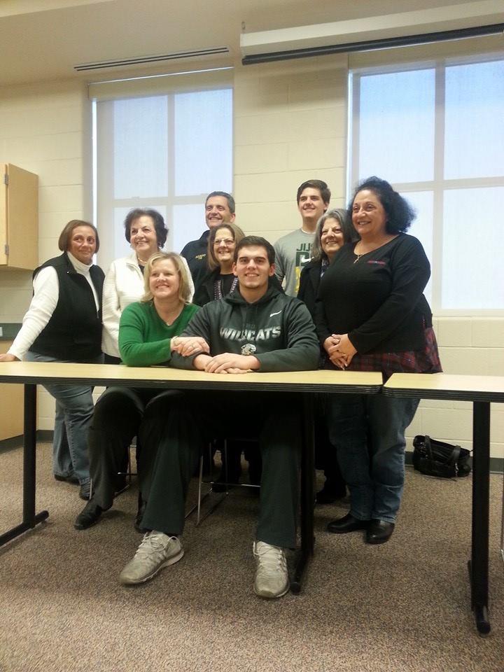andyadado's tweet photo. Officially Signed with Northern Michigan today 🏈🏈🏈 Thank you everyone for your support! http://t.co/q89JGLJTmc