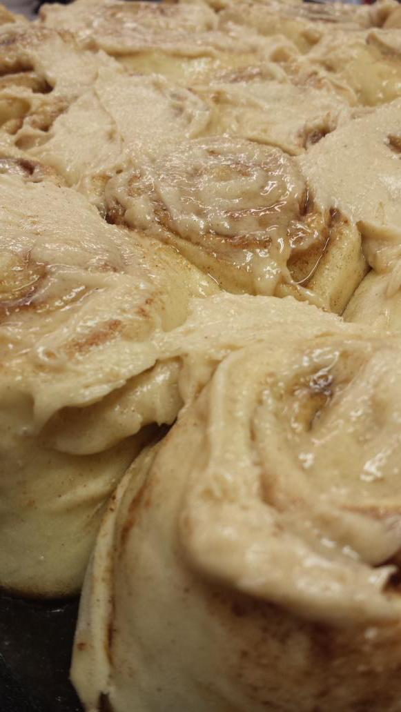 JodisIce's tweet photo. Hey come grab yourself some delicious cinnamon buns when we open ar 2pm! http://t.co/1lpBE3Z7Qd
