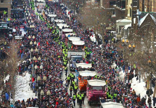 davidortiz's tweet photo. Got goosebump watching this.....@KFP48 gotta keep up with brady and get our 4th!!!! #patriotsparade http://t.co/FBT0rG9qyD