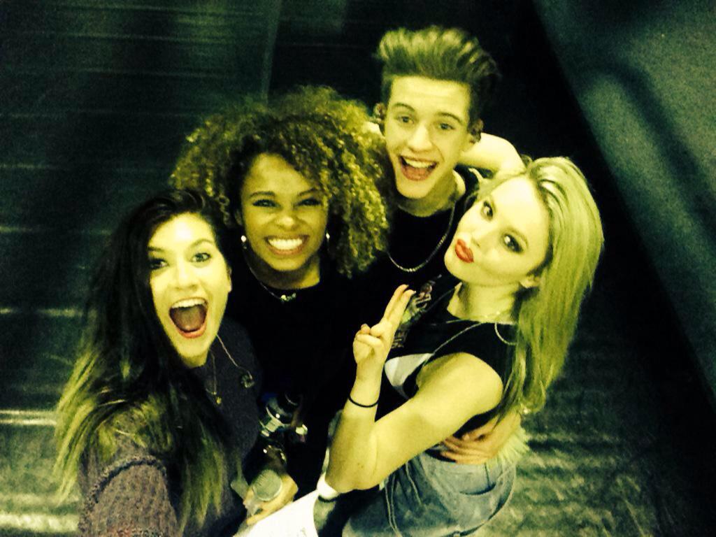 FleurEastFr's tweet photo. Fleur avec Parisa, Besty et Charlie aux répétitions (04/02/15) http://t.co/IVqpk2m3uM