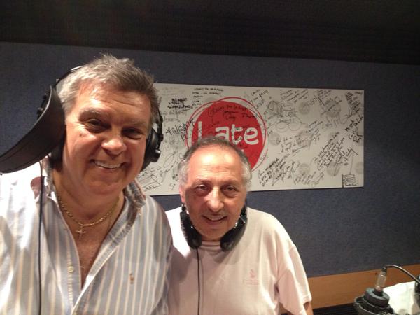 Hasta las 21 estas escuchando @laorejaoficial con <a href="/LuisVenturaSoy/">Luis Antonio Ventura</a> <a href="/tanoalbamonte/">Albamonte Confrontados</a> y equipo x late931.com.ar