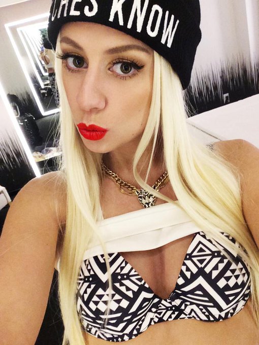 💋 #BitchesKnow #LasVegas http://t.co/OaIFq8naTj<a href="/tag/bitchesknow"class="tags">#BitchesKnow</a><a href="/tag/lasvegas"class="tags">#LasVegas</a>