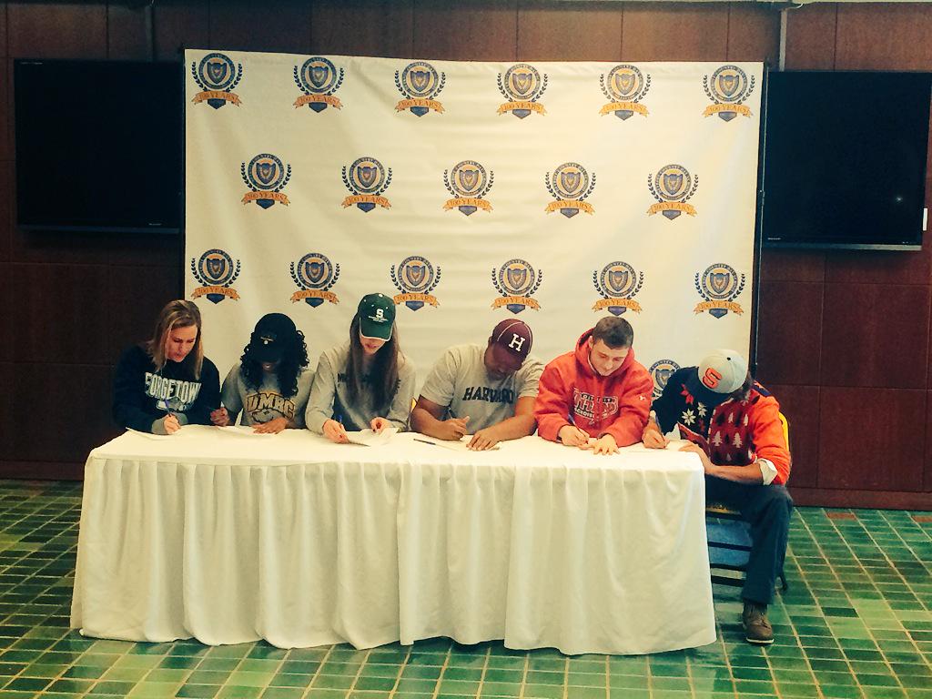 ChickenSWARMa's tweet photo. Congratulations to all of our senior athletes who signed today! We're all so proud #athletes #signingday #getmoney http://t.co/jyyXhn5FKE