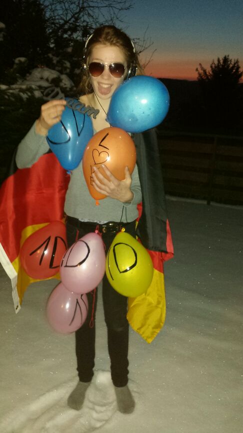 1Big1DFan1's tweet photo. #1DShowOutfit
She is absolutely crazy and she really wants to win this competition💯%
-sister
#pleaseletherwin😏🙌🙆✋ http://t.co/xRByDCcs8d