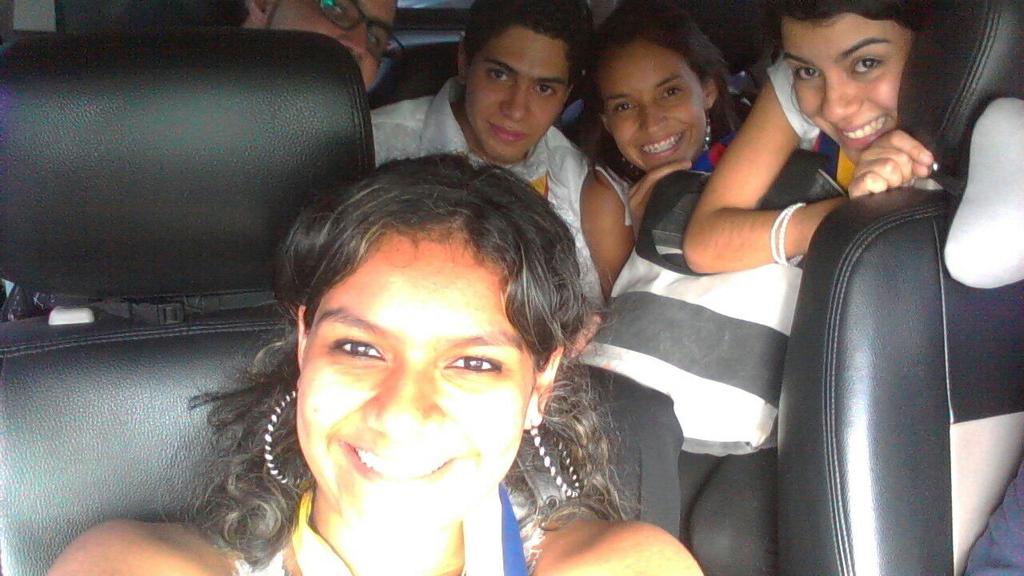 4_PM_'s tweet photo. Camino a tocar :D #ElSistemaCumple40 @elsistema @NclSanantonio http://t.co/tJYA5Cns9F
