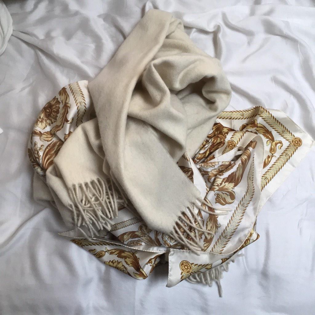 arzE's tweet image. TWO SCARVES BEAT AS ONE instagram.com/p/ysG86LG7Ls/