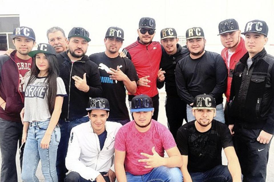 CAPTap1's tweet photo. Cap_tap nuestros amigos de @RevolverC portando sus gorras #captap hagan sus pedidos al 📞 3318923105 y 3311541483 http://t.co/7NQ1uzEUXq