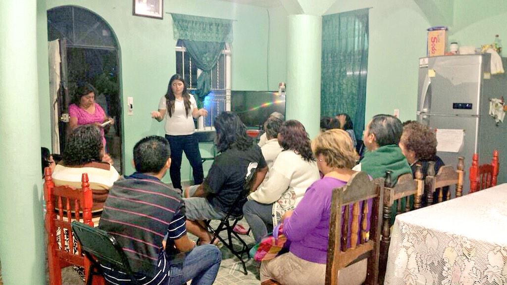 ana_avila2's tweet photo. El gusto de visitar y convivir con vecinos de la colonia 20 de noviembre. En @AccionNacional seguimos trabajando. http://t.co/B3cpZePLqm