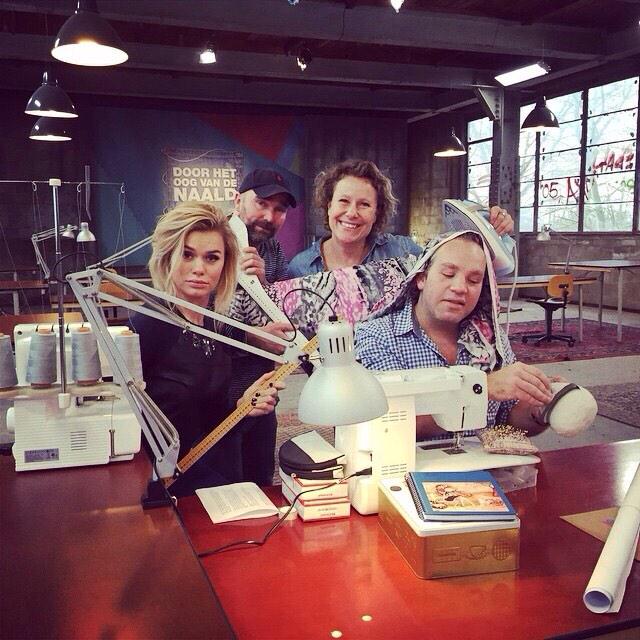NicoletteVanDam's tweet photo. Zometeen, direct na GTST, begint de 2e aflevering van 'Door Het Oog Van De Naald'. Ik twitter mee! 😃 #DHOVDN http://t.co/I1hBZGlRfA