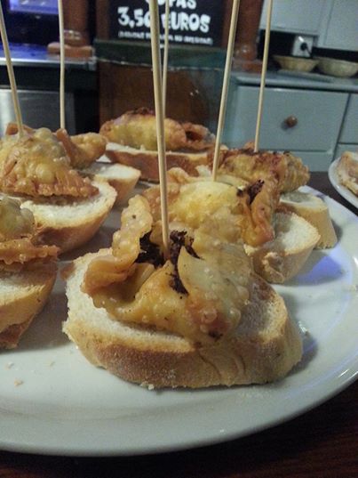 IbericusGourmet's tweet photo. Pincho de la semana.Crujiente de morcilla de arroz y queso, un bocado exquisito!pásate por  Taberna @IbericusGourmet http://t.co/EkcX2SmDic