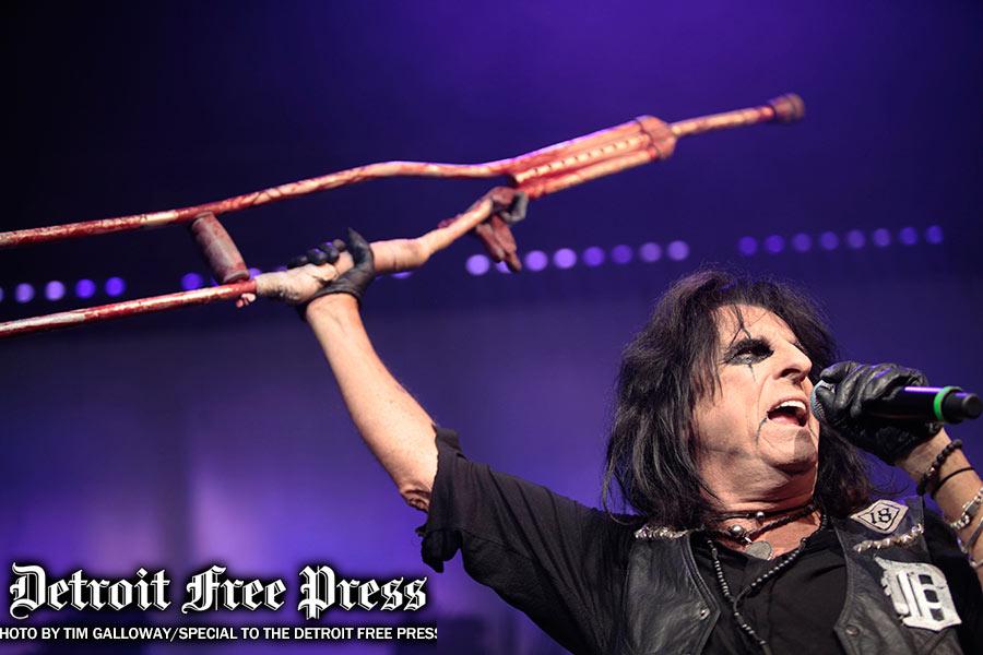 Billion dollar babies!  Happy 67th birthday to Detroit native Alice Cooper! 