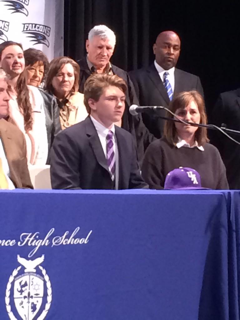 ChaseHorn's tweet image. The first of many @UNAFootball here at @fhsfalcons1. Wide receiver Dillon Fredrick.