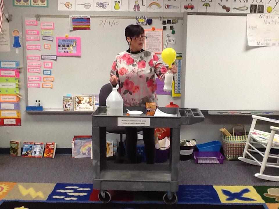 MsIsrael1's tweet image. What happens when you mix baking soda and vinegar? We get a chemical reaction! #davis1 #explode #woah @Davis_Academy