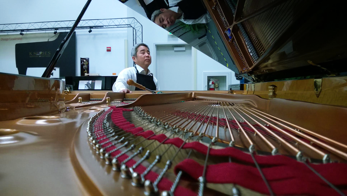 ShigeruPianos's tweet image. #MasterPianoArtisan, Yoshi Kusakabe, listens intently to the sound of his temperament tuning at the @NAMMShow.
