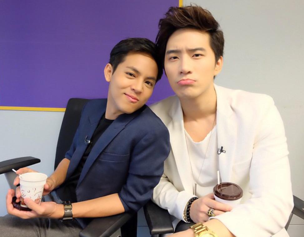 khunapipim's tweet photo. "ก่อนว่ารักมีเพียงความฝัน กลับมาพบเมื่อเธอเข้ามา"

กุไม่ทนคู่นี้แล้วเคมีเข้ากันมาก แหกก #บี้พิช #clubfridaytheseries5 http://t.co/vQVCr1AxIl