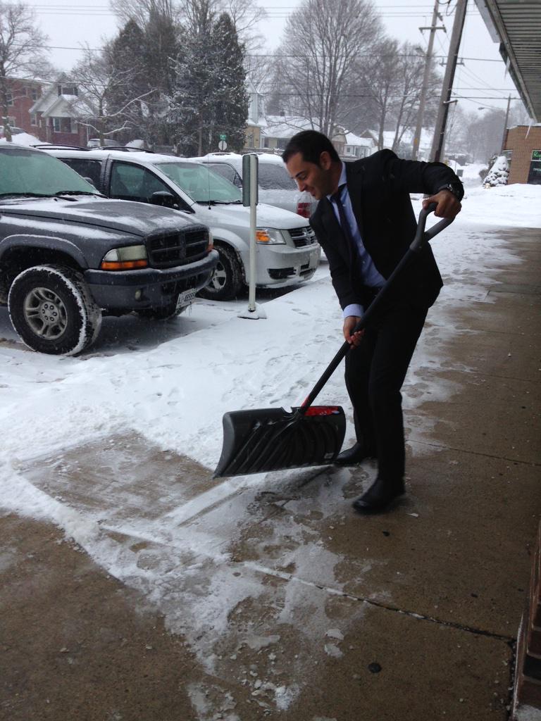 RafiBabury's tweet image. "@chaoticandhappy: @RafiBabury   How's that San Diego tan working for you now? #welcomebacktoCanada http://t.co/56X6VpUFbb"
Lol #missingSun