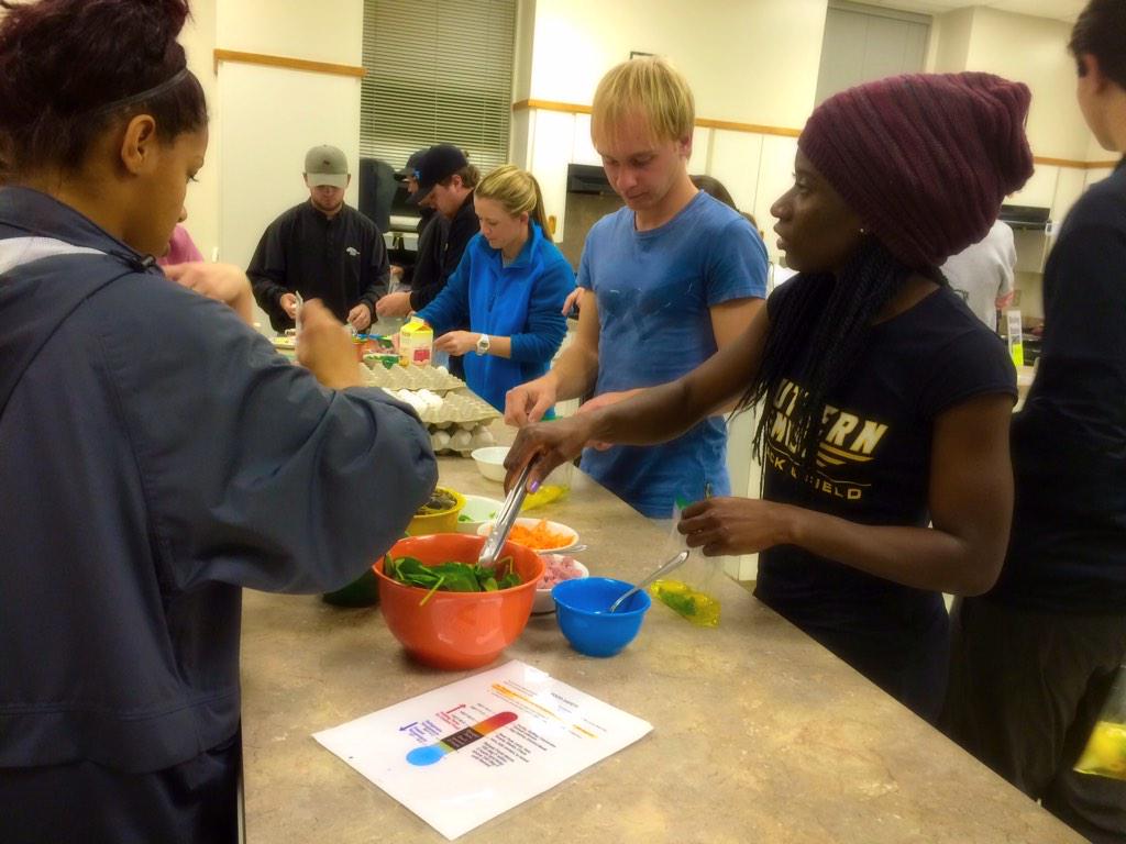 SouthernMisSAEP's tweet photo. Learning some cooking basics from @EagleNutrition! #nomnom #STUDENTathlete http://t.co/rYWAOvRjjs