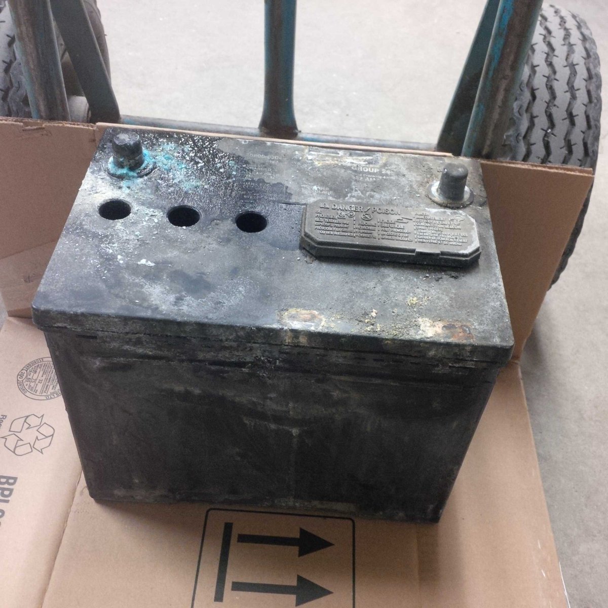 dbdcustoms's tweet image. This was pulled out of a customers car today, Time for a new @ACDelcoCanada Battery #NotSafe #DriverFail