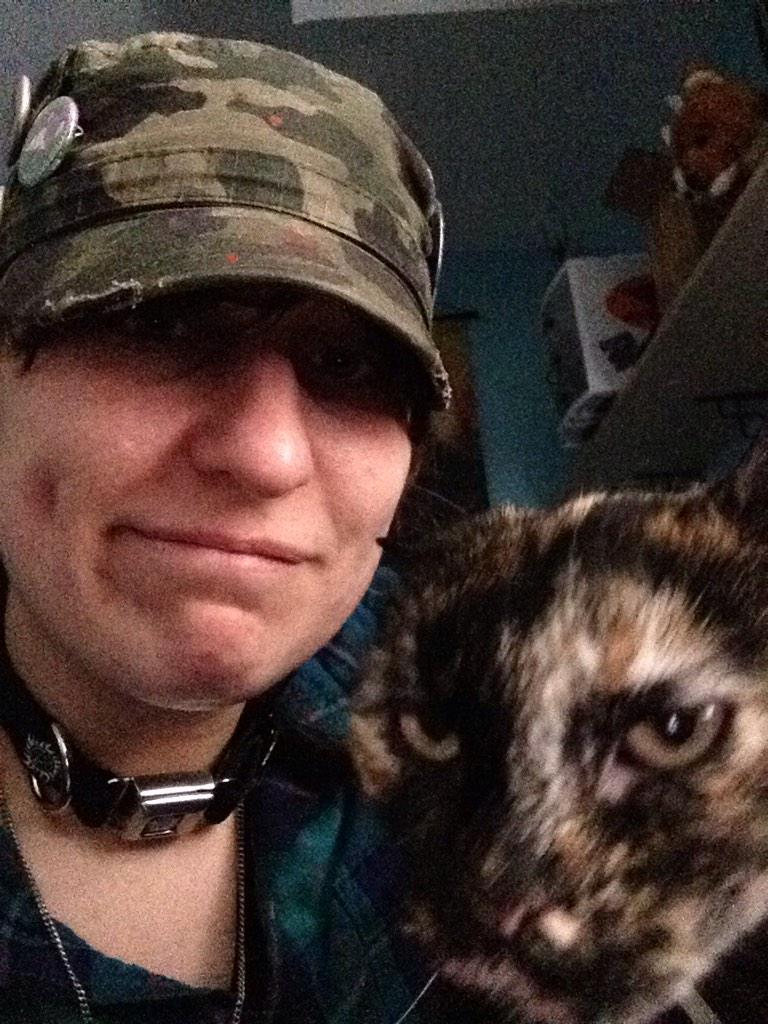 Bigteethyeen's tweet image. Tootsie is being strangely affectionate to me right now and I don't know why?? #hellocat?