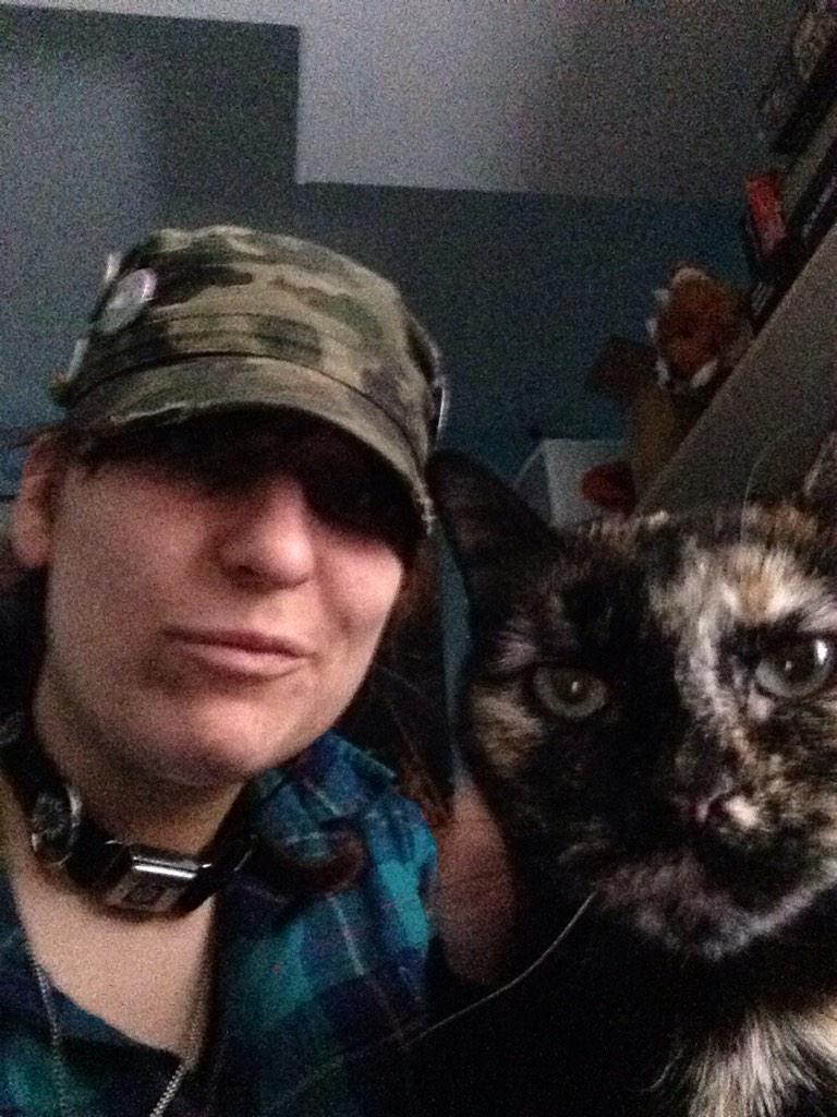 Bigteethyeen's tweet image. Tootsie is being strangely affectionate to me right now and I don't know why?? #hellocat?