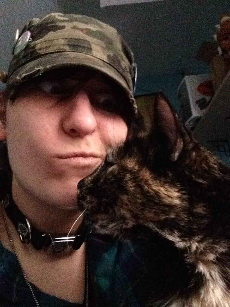 Bigteethyeen's tweet image. Tootsie is being strangely affectionate to me right now and I don't know why?? #hellocat?