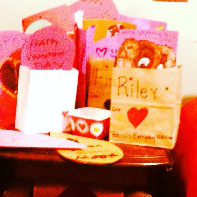 EverydayWarrior's tweet photo. Sibling Love #PatricksEverydayWarriors #babiesmatterjustasmuchasboobies Sponsor a pediatric cancer sibling today! http://t.co/JR6VxfOYSG