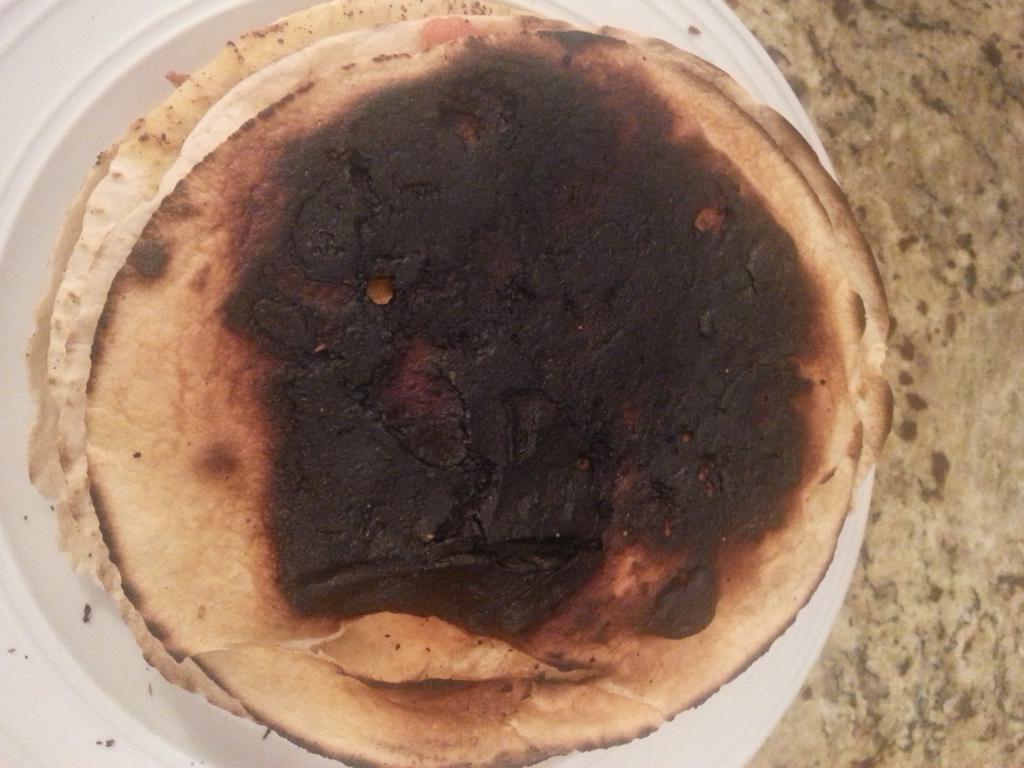cdangelo22's tweet image. And for dinner - blackened quesadilla. @gregprogramming  is one lucky guy.   #housewifeoftheyear  #donttextandcook