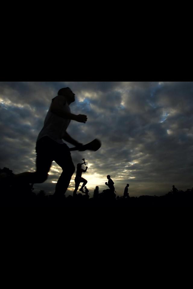 paul_kerwin's tweet photo. @CLGLaois While your evenings are getting longer, our over here with @sydshamrocksgaa are getting shorter.! #dark http://t.co/aC2YZV0Sok