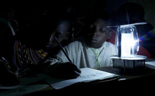 diario_ecologia's tweet photo. El “gadget” de 10 dólares que puede cambiar la vida de 100 millones de estudiantes http://t.co/hAeIOU05rV http://t.co/8scQPnRTjW
