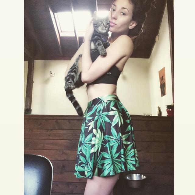 Lazy day off soooooo....this. #idontevensmokeweed #poser http://t.co/BSAXw8wVf1<a href="/tag/idontevensmokeweed"class="tags">#idontevensmokeweed</a><a href="/tag/poser"class="tags"><span>#poser</span></a>